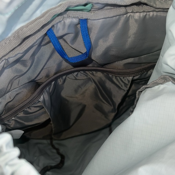 Camelbak Daystar 16 Hydration Backpack 2.5L  no bottle insert Hiking Camping - Picture 4 of 5